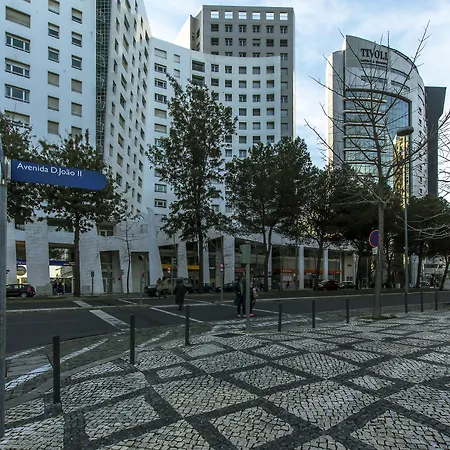 Oriente 25 By Iin - Parque Nacoes * Lissabon