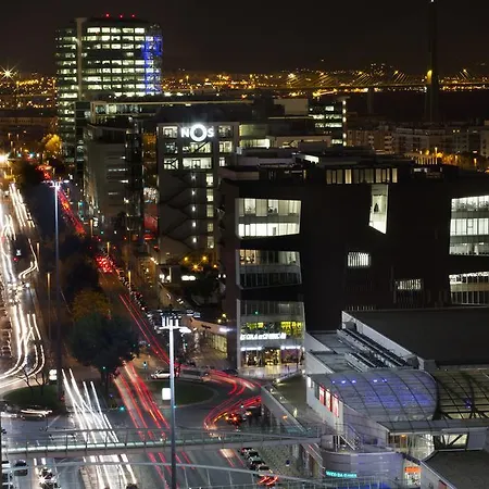 Oriente 25 By Iin - Parque Nacoes Лиссабон